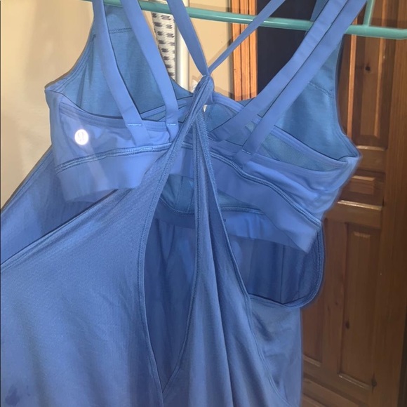 Gorgeous Lululemon tank - Picture 3 of 4